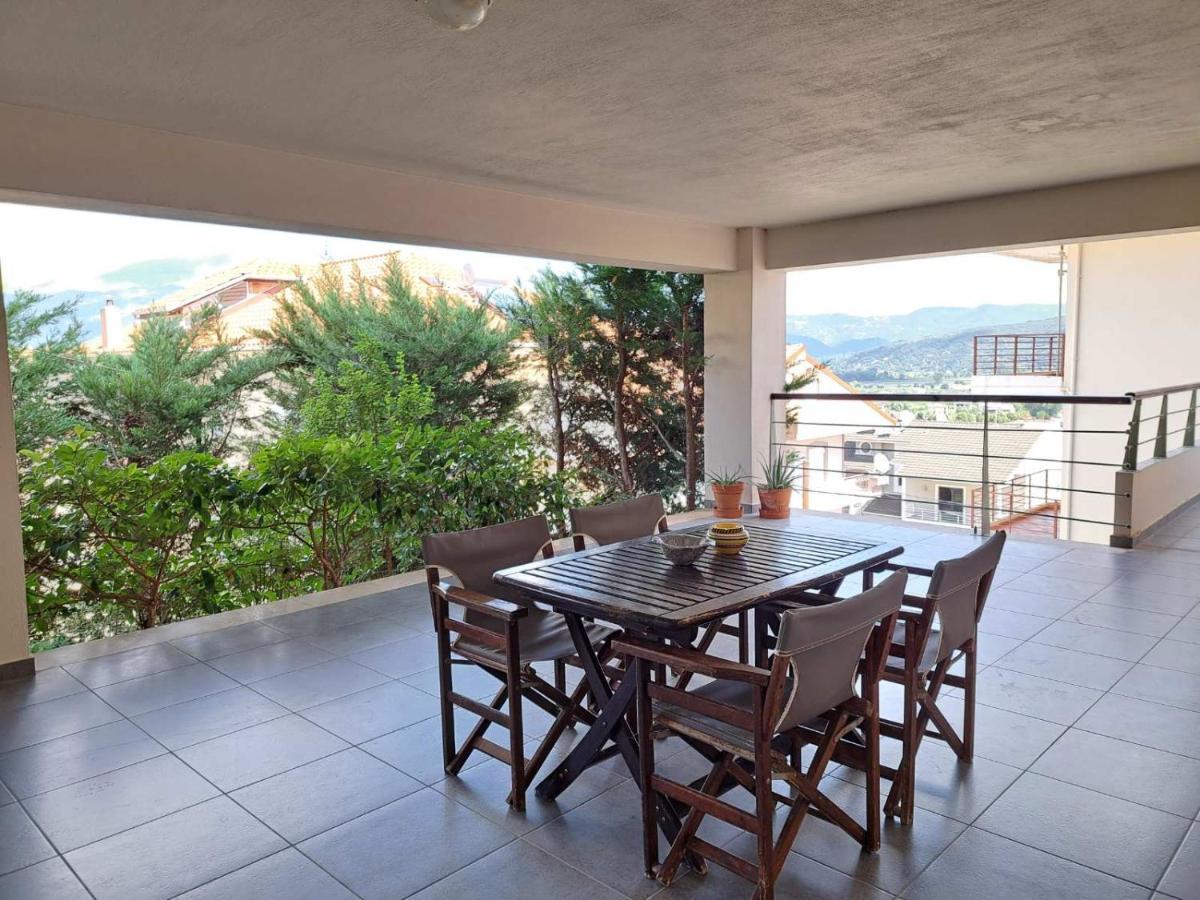 Flat With Garden In Ioannina Apartment Luaran gambar