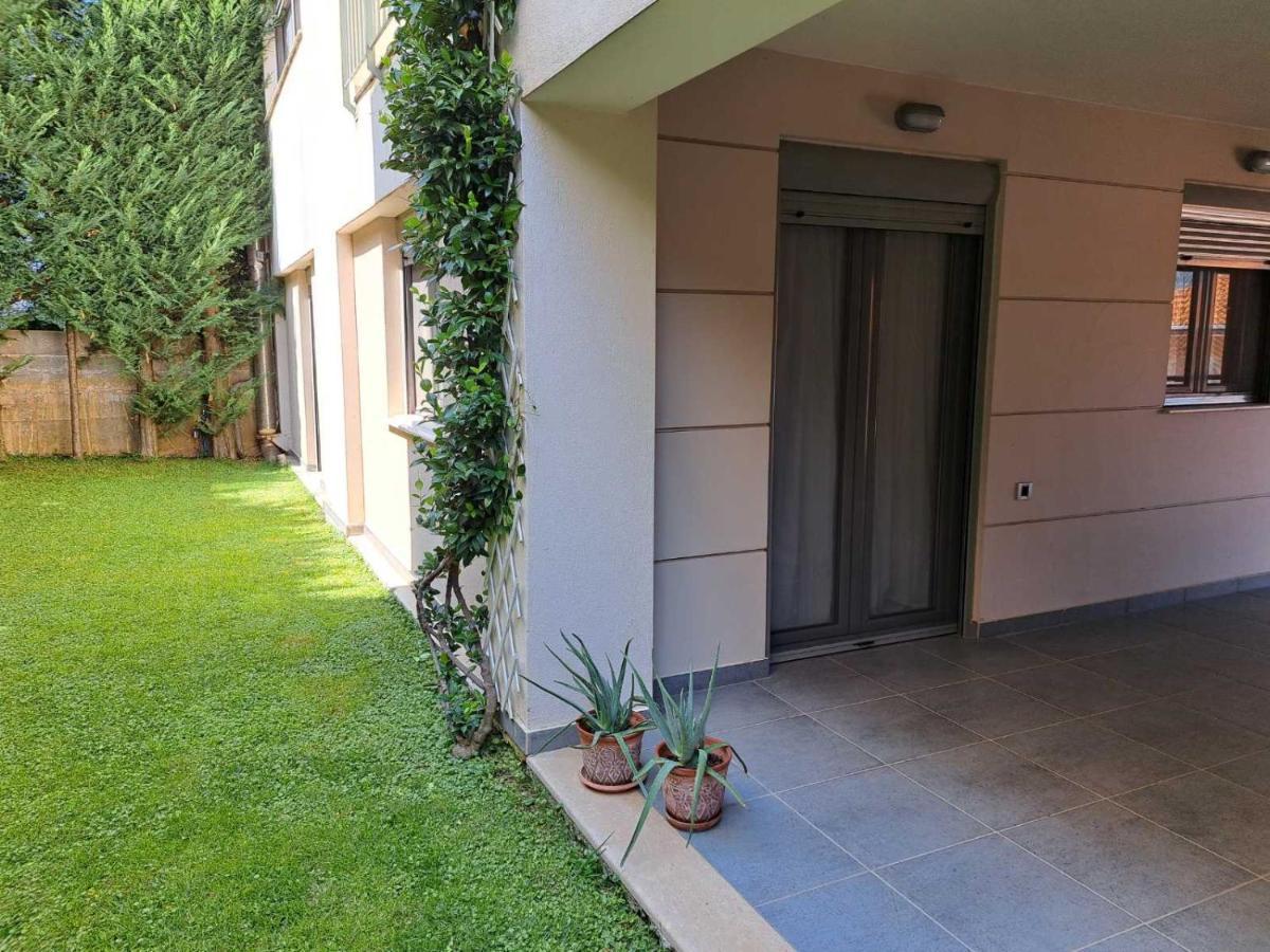 Flat With Garden In Ioannina Apartment Luaran gambar